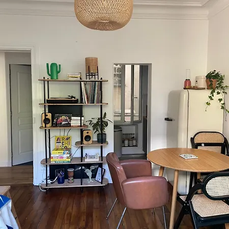 Cozy 2-room Haussmann - Buttes Chaumont París